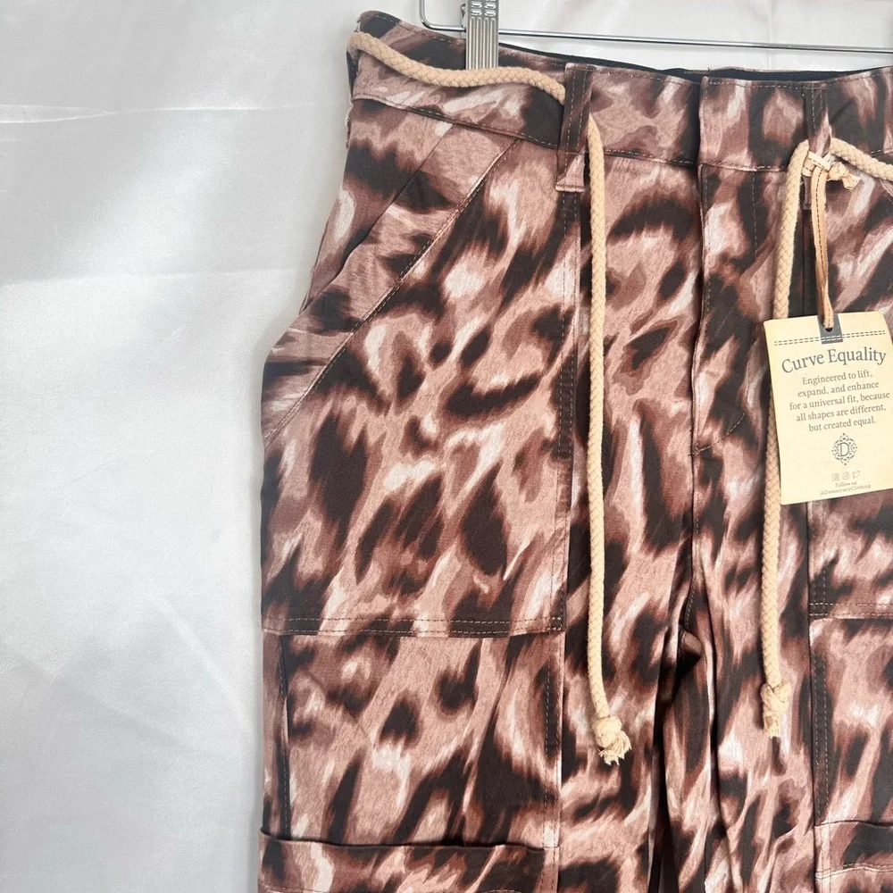 NWT Democracy “Ab”‎ Technology Skyrise Cargo Pants Leopard Print Size 6 - Picture 3 of 13
